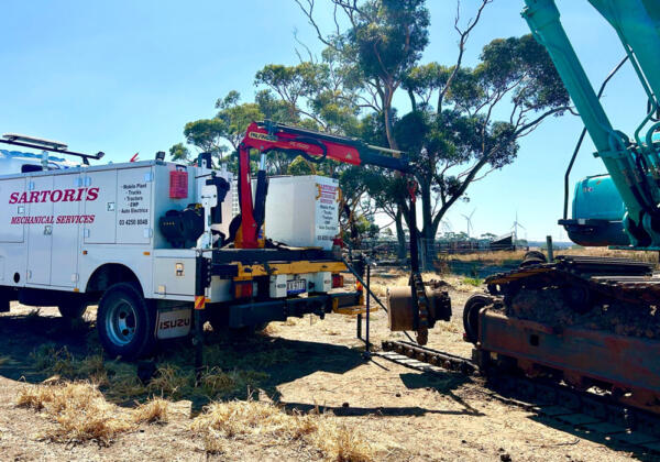 Heavy machinery repairs Kobelco excavator in Foxhow