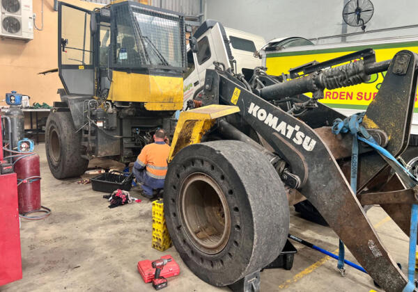 Heavy machinery repairs in Geelong for Komatsu wheel loader