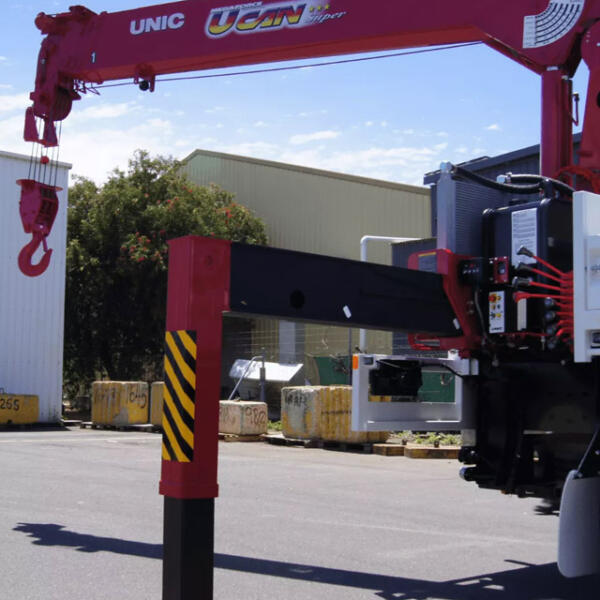 Unic-truck-crane-vertical