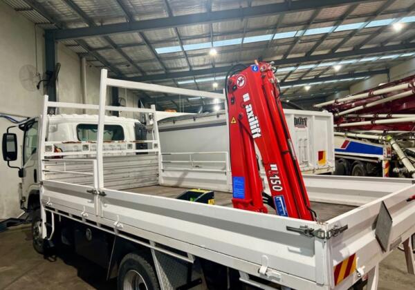 Sartori's Mechanical Services fitted a Maxilift Standard crane to a customer's truck in North Geelong