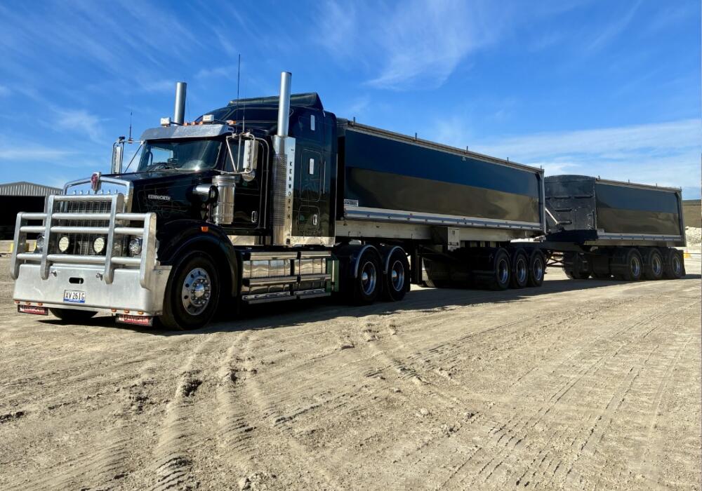 Diesel truck mechanic in Geelong works on Kenworth