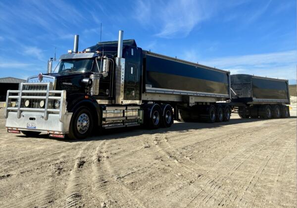 Diesel truck mechanic in Geelong works on Kenworth